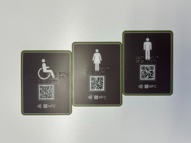 Tabliczki informacyjne w brajlu z piktogramami Tabliczki informacyjne w brajlu z piktogramami