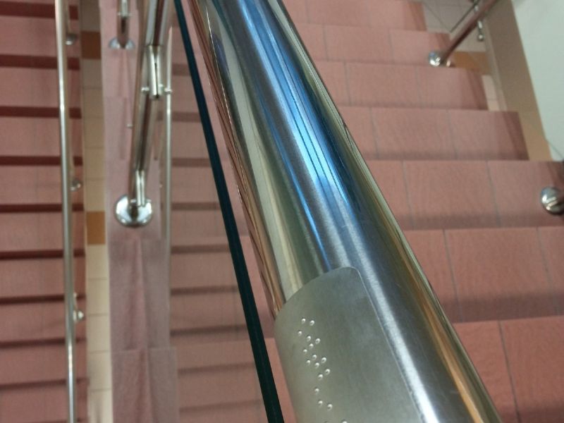 brajlowska tabliczka na poręcz brajlowska tabliczka na poręcz