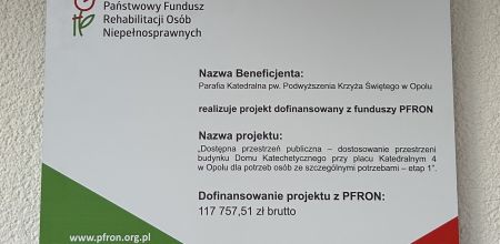  tyflograficzna tabliczka informacyjna ze znacznikami YourWay Beacon i NFC