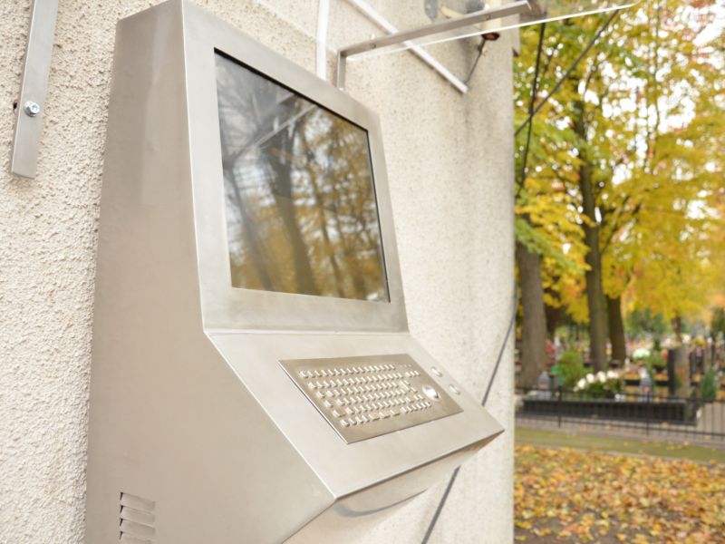 Info-kiosk usytuowany w przestrzeni miejskiej w Lublinie Info-kiosk usytuowany w przestrzeni miejskiej w Lublinie