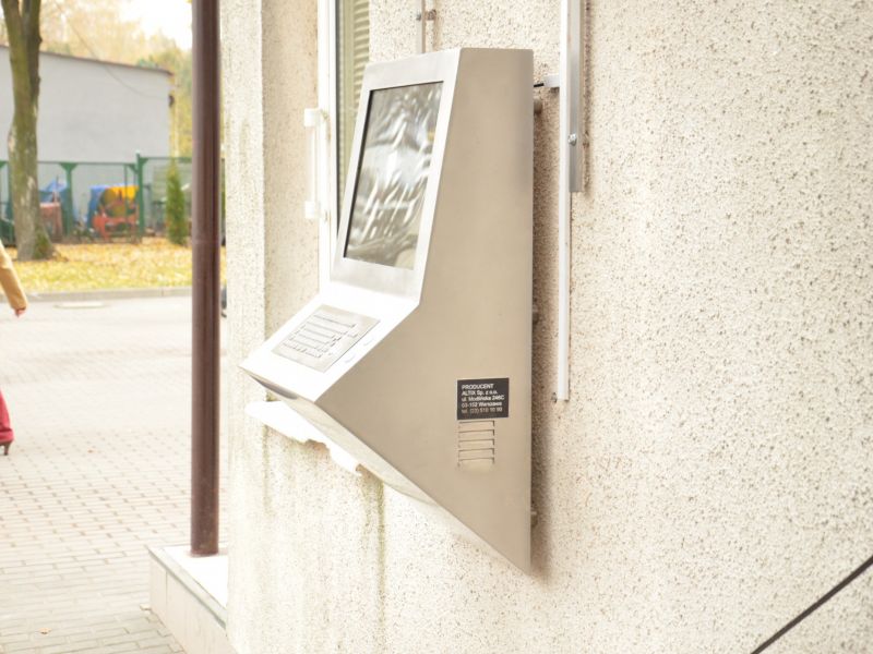 Info-kiosk usytuowany w przestrzeni miejskiej w Lublinie Info-kiosk usytuowany w przestrzeni miejskiej w Lublinie