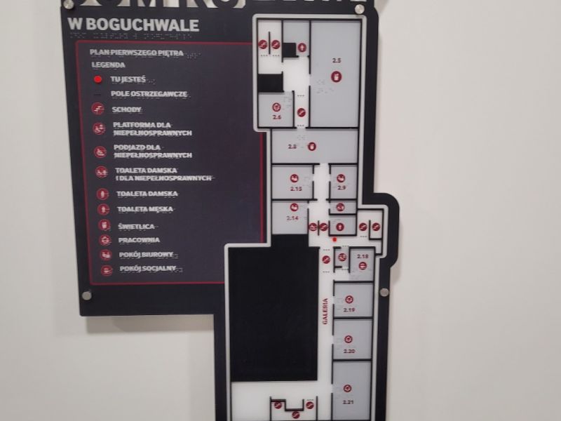 Dotykowy plan informacyjny PMMA z beaconami YourWay Dotykowy plan informacyjny PMMA z beaconami YourWay