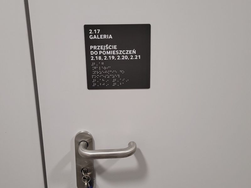 informacyjna tabliczka PMMA na drzwi informacyjna tabliczka PMMA na drzwi