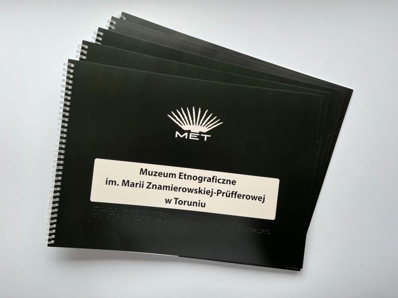 Brajlowskie książki z termoformowaną mapą Parku Etnograficznego Brajlowskie książki z termoformowaną mapą Parku Etnograficznego