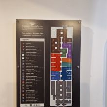 Dotykowy plan informacyjny wystawy Tajemnice codzienności w Muzeum Etnograficznym 