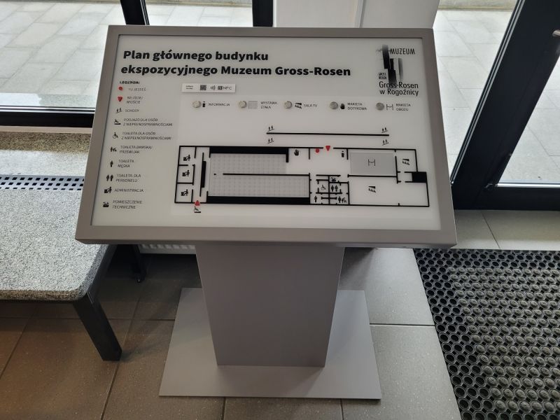 Udźwiękowiony, dotykowy plan informacyjny Muzeum Gross-Rosen w Rogoźnicy  Udźwiękowiony, dotykowy plan informacyjny Muzeum Gross-Rosen w Rogoźnicy