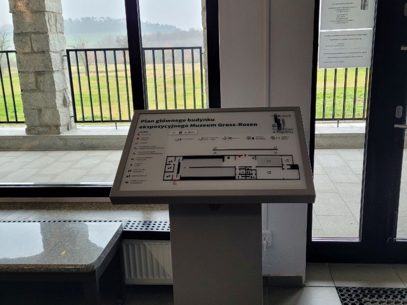 Udźwiękowiony, dotykowy plan informacyjny Muzeum Gross-Rosen w Rogoźnicy  Udźwiękowiony, dotykowy plan informacyjny Muzeum Gross-Rosen w Rogoźnicy