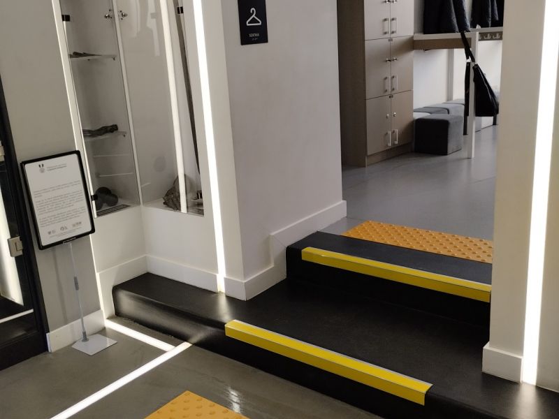 Pola uwagi i kątowniki na schody Pola uwagi i kątowniki na schody