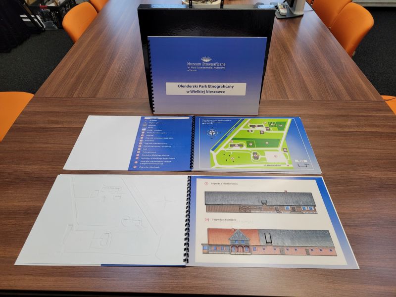 Termoformowany album z dotykowymi rycinami Termoformowany album z dotykowymi rycinami