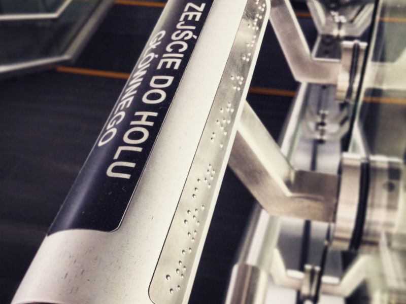 Tabliczka informacyjna na poręcz schodów Tabliczka informacyjna na poręcz schodów