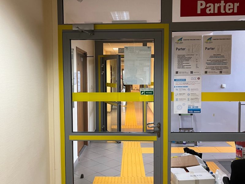 Pasy ostrzegawcze na szyby w drzwiach Pasy ostrzegawcze na szyby w drzwiach