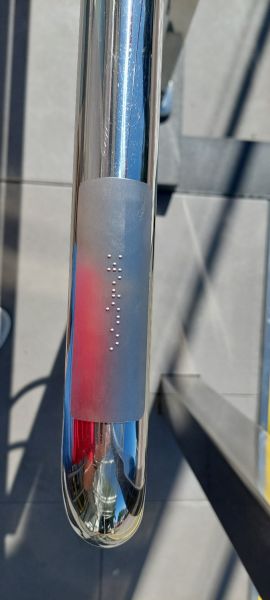 Metalowa tabliczka informacyjna w brajlu Metalowa tabliczka informacyjna w brajlu