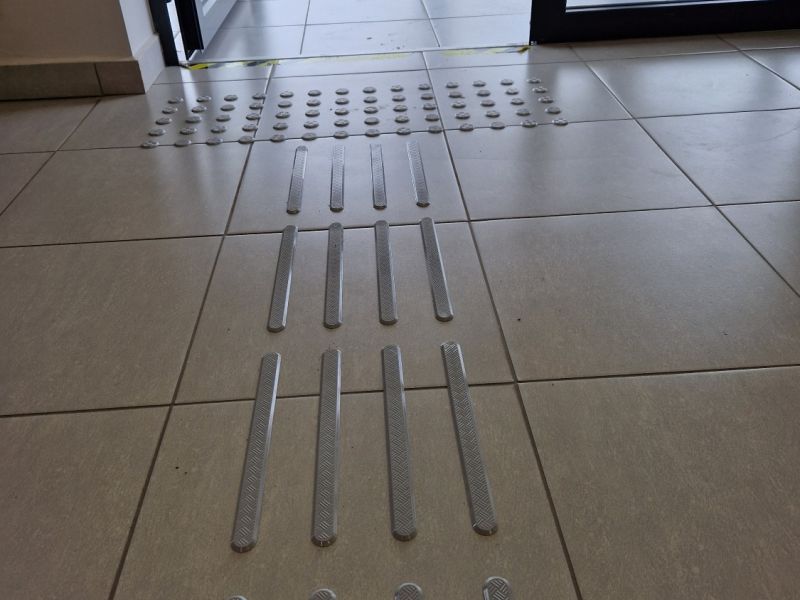 Linie naprowadzające i pole uwagi w Urzędzie Gminy Jabłonna Linie naprowadzające i pole uwagi w Urzędzie Gminy Jabłonna