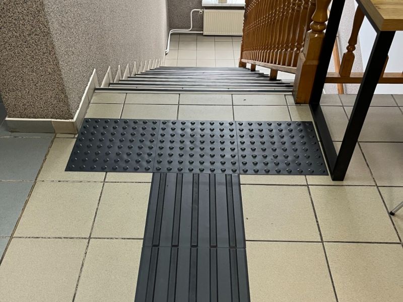 linie naprowadzające i pola uwagi w budynku Urzędu Gminy Żagań linie naprowadzające i pola uwagi w budynku Urzędu Gminy Żagań