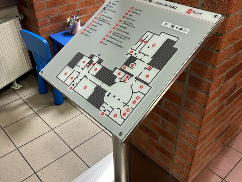 Tyflograficzny  plan informacyjny ze znacznikami YourWay Beacon i NFC na zlecenie Urzędu Miasta Bieruń Tyflograficzny  plan informacyjny ze znacznikami YourWay Beacon i NFC na zlecenie Urzędu Miasta Bieruń