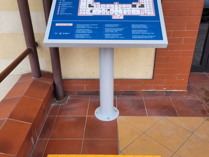 Dotykowy plan informacyjny ze znacznikami YourWay Plus i NFC i pole uwagi Dotykowy plan informacyjny ze znacznikami YourWay Plus i NFC i pole uwagi