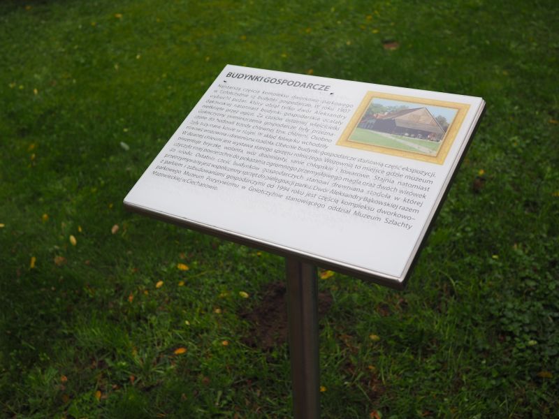 tabliczka informacyjna z brajlowskim i czarnodrukowym opisem oraz rycinami obiektu muzealnego  tabliczka informacyjna z brajlowskim i czarnodrukowym opisem oraz rycinami obiektu muzealnego