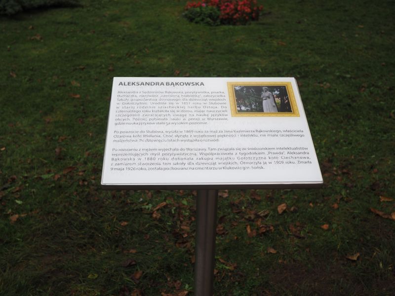 tabliczka informacyjna z brajlowskim i czarnodrukowym opisem oraz rycinami obiektu muzealnego  tabliczka informacyjna z brajlowskim i czarnodrukowym opisem oraz rycinami obiektu muzealnego