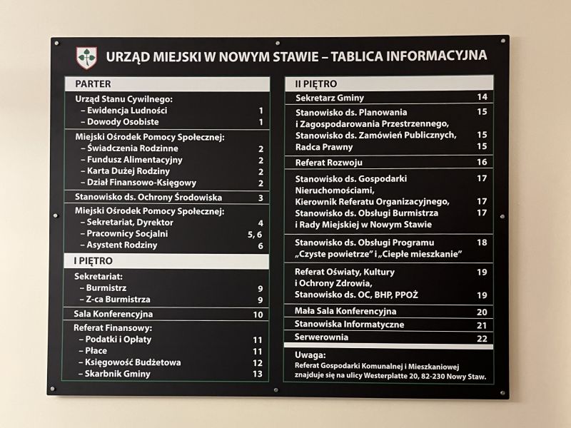 Tablica informacyjna w czarnym druku Tablica informacyjna w czarnym druku