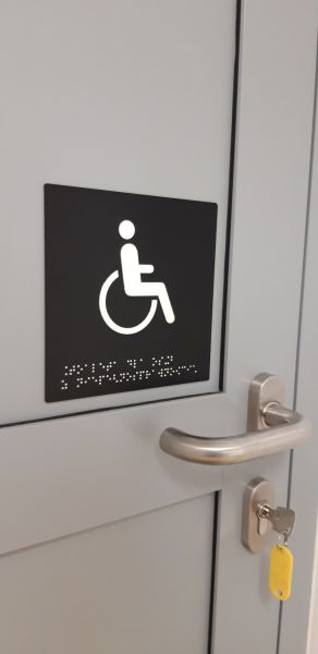 tabliczka informacyjna na drzwi toalety tabliczka informacyjna na drzwi toalety