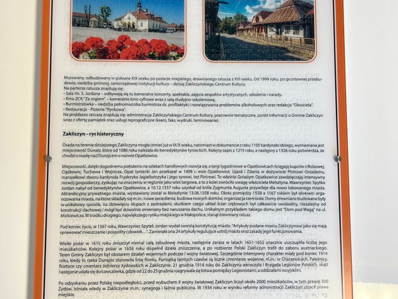 Tablica informacyjna z rysem historycznym budynku Zakliczyńskiego Centrum Kultury Tablica informacyjna z rysem historycznym budynku Zakliczyńskiego Centrum Kultury