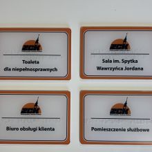 Tabliczki informacyjne Zakliczyńskiego Centrum Kultury